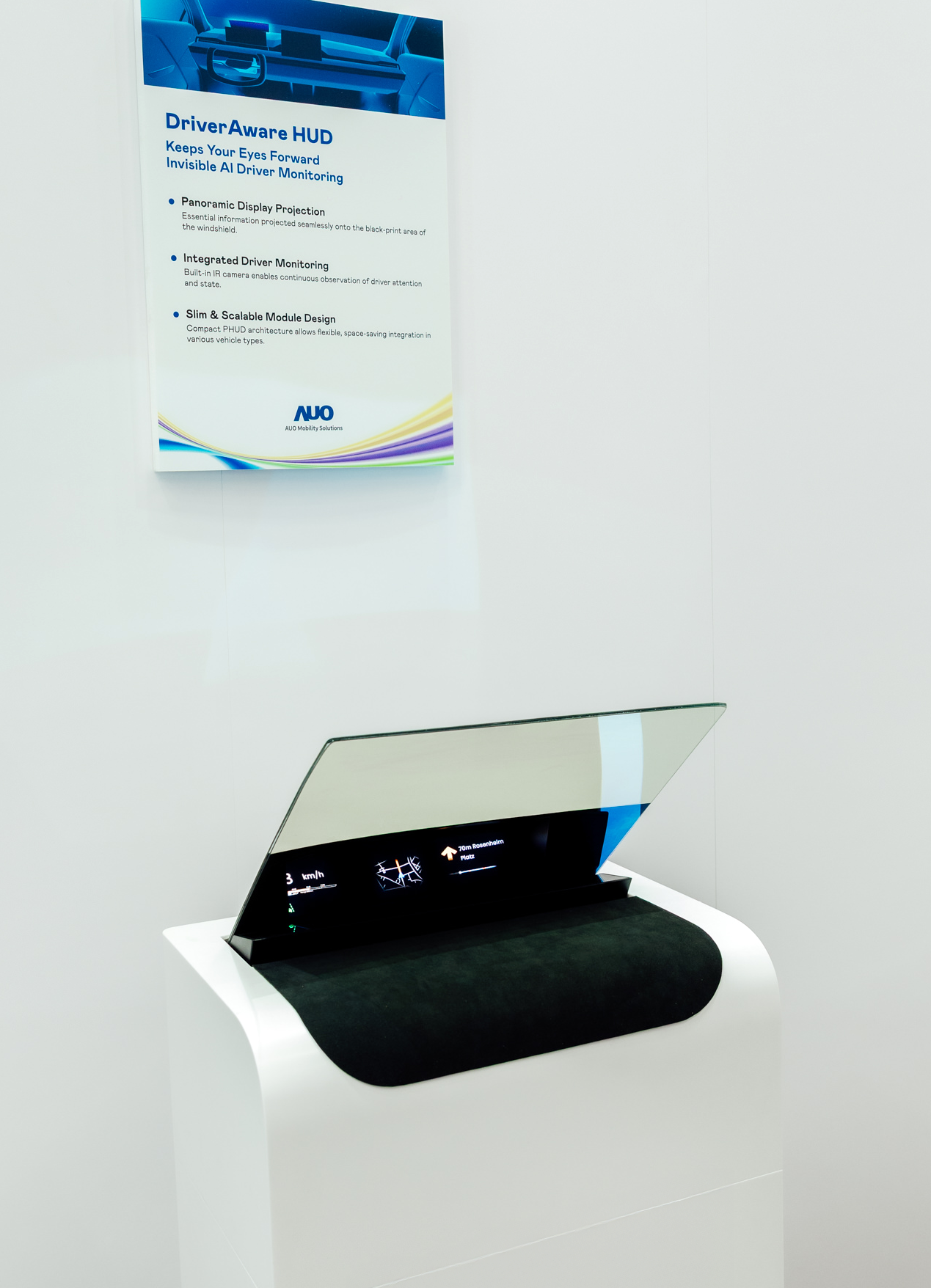 DriverAware HUD结合抬头显示器与隐藏式红外线摄影机，将车速、导航及警示讯息投影于挡风玻璃上，完美对齐驾驶目不离路的视线，同时，透过AI 监控驾驶注意力以提升安全性。